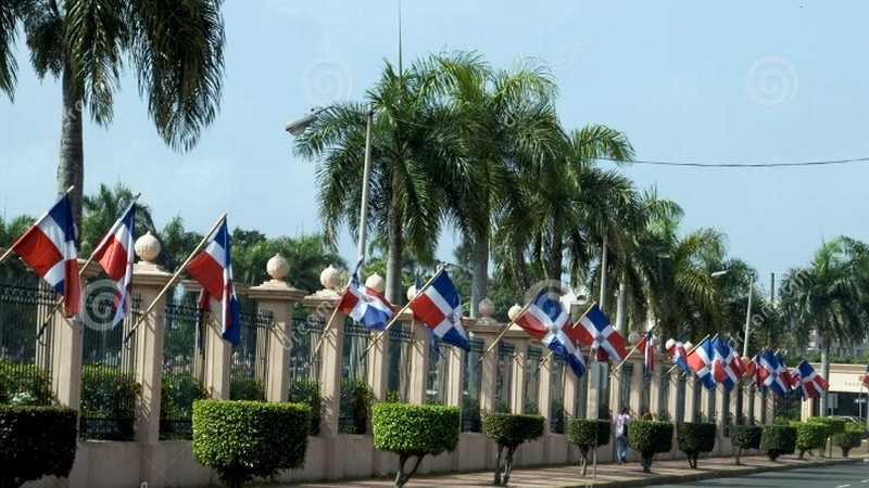palacio con banderas